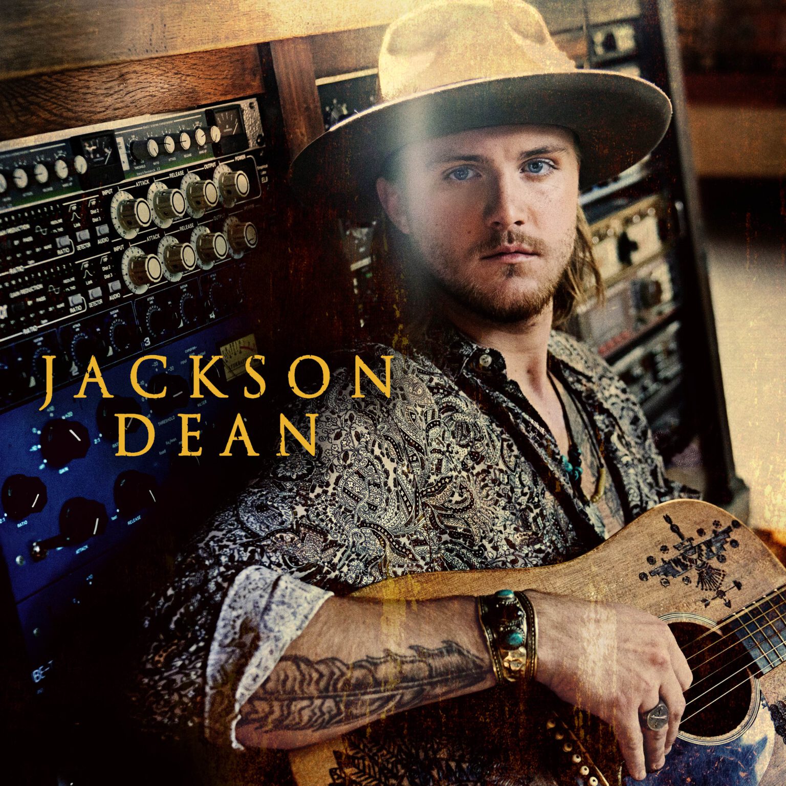 Jackson Dean’s debuut EP is nu uit NashvilleTV